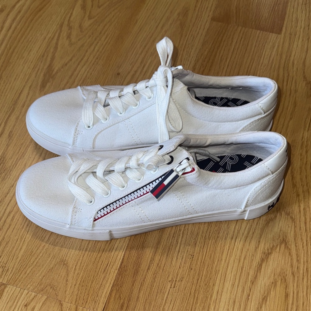 Tommy Hilfiger size 8.5 NEW White Sneakers with Navy Accents logo shoes